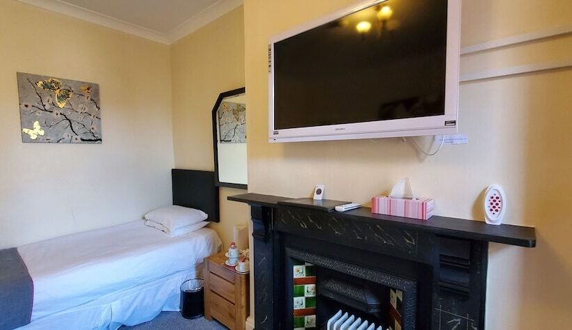 اتاق استاندارد سه نفره, Diamonds Guest House
