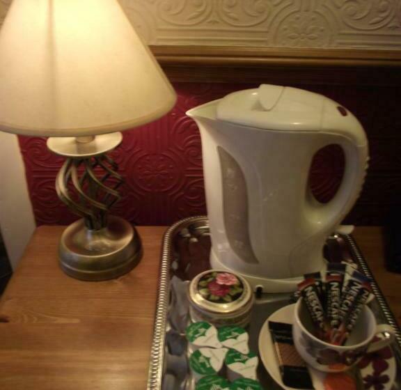 اتاق استاندارد یک نفره, The Molly House