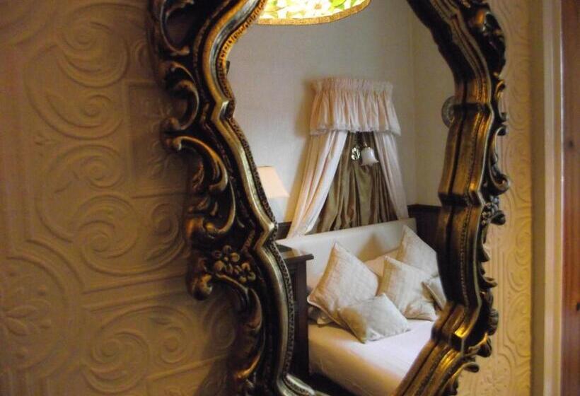 اتاق لوکس, The Molly House