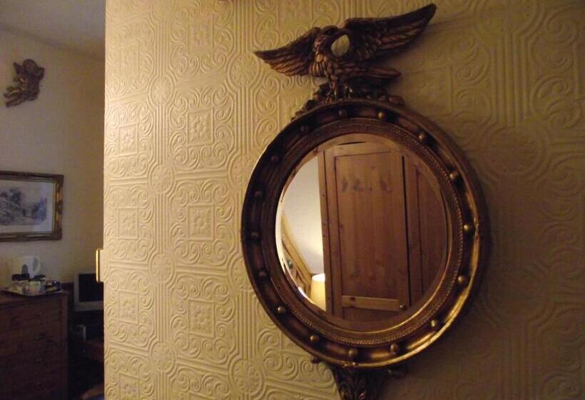اتاق سوپریور, The Molly House