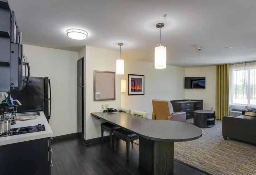 Люкс Кровать Кинг, Candlewood Suites College Station, An Ihg