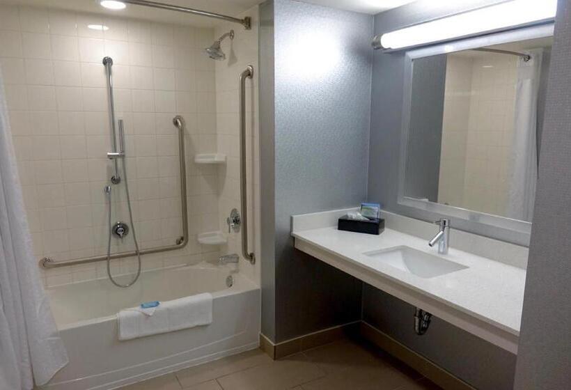 Номер Стандарт Адаптированный для Инвалидов, Holiday Inn Express & Suites Oshawa Downtown   Toronto Area, An Ihg