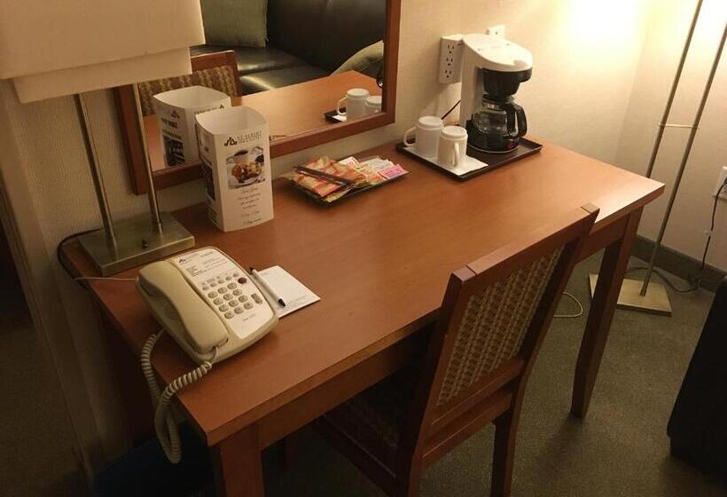 Люкс, St. Albert Inn & Suites
