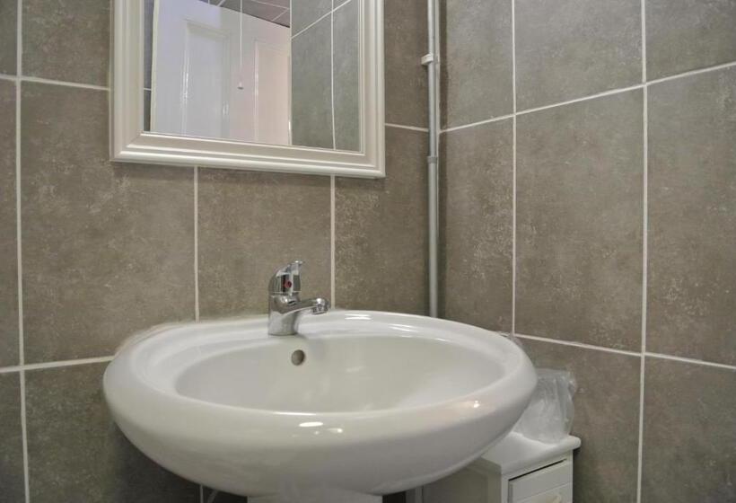 Номер Стандарт, Old Castle Farm Guest House