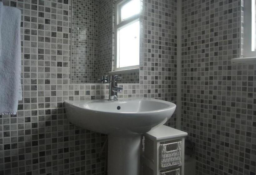 Номер Стандарт, Old Castle Farm Guest House
