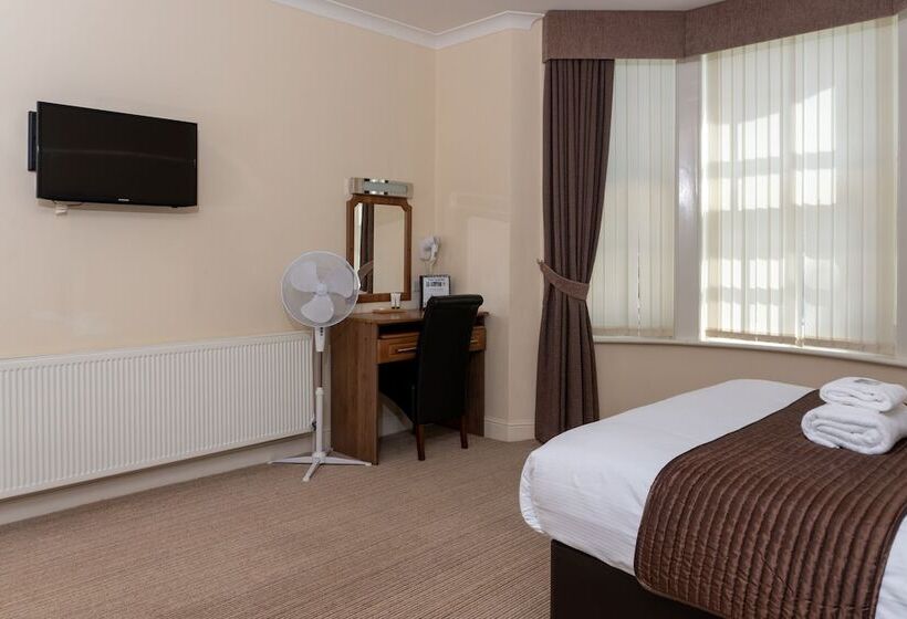 Номер Deluxe, The Lawns Guest House