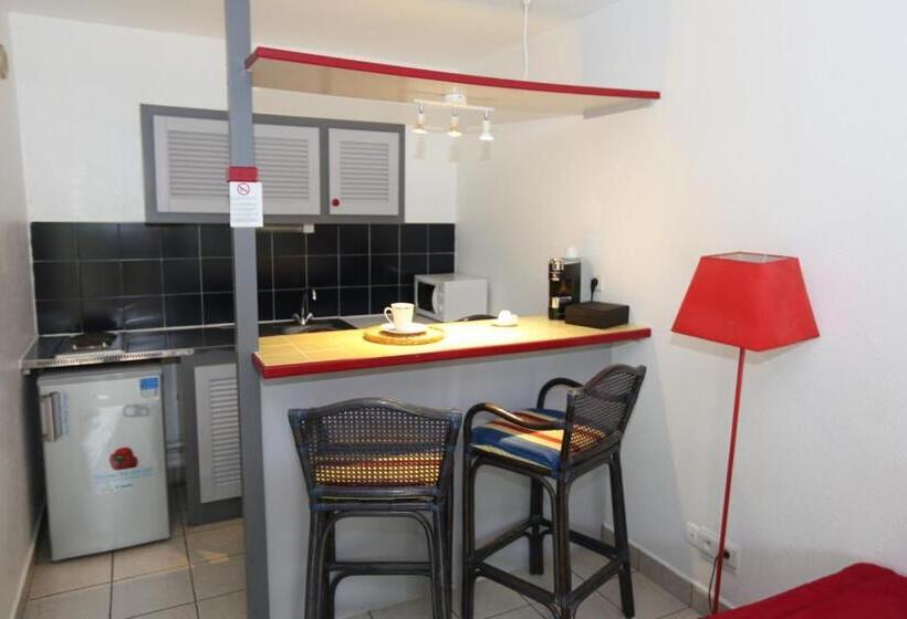 استودیوی استاندارد, La Maison Creole