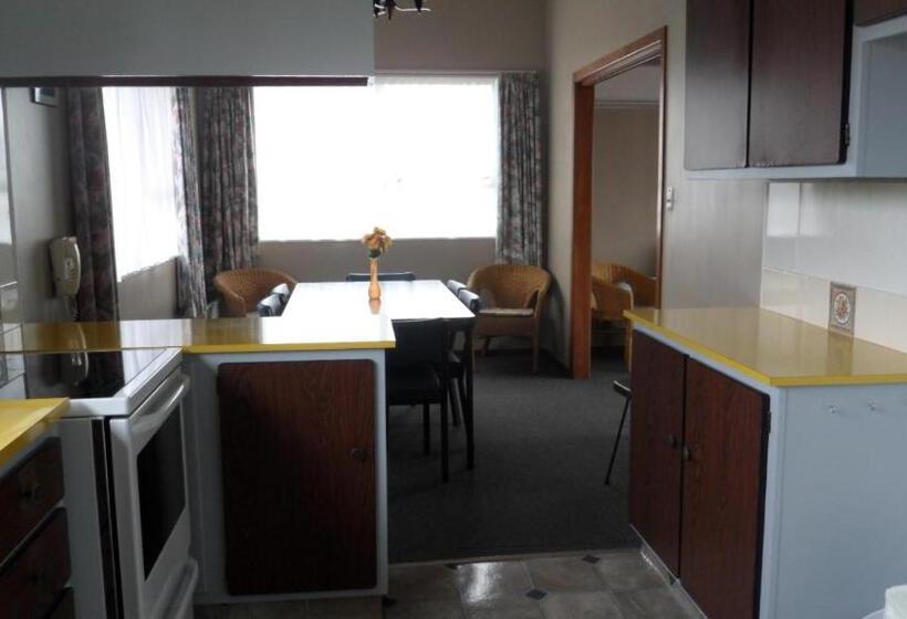 Апартаменты 3 Спальни, Red Tussock Motel
