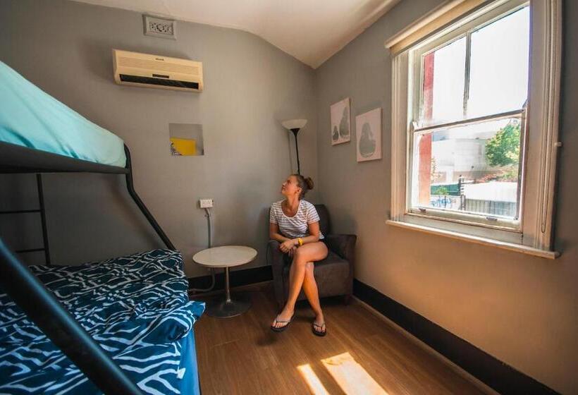 스탠다드 룸 2층 침대, The Hive Hostel   Traveler Friendly, Passport Only