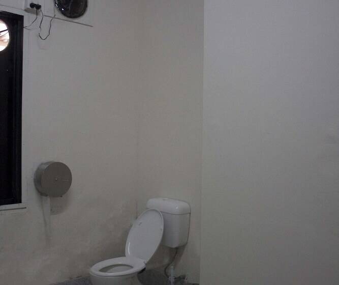 공동 객실, The Hive Hostel   Traveler Friendly, Passport Only