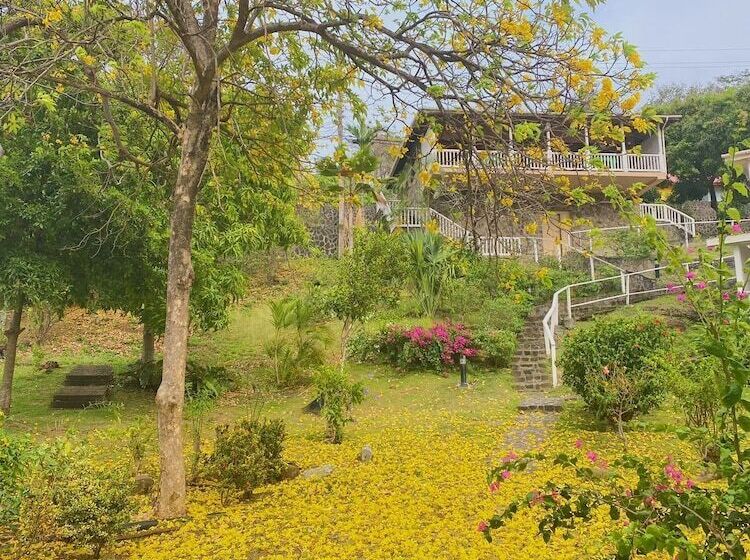 اتاق استاندارد با چشم‌انداز باغ, Frangipani