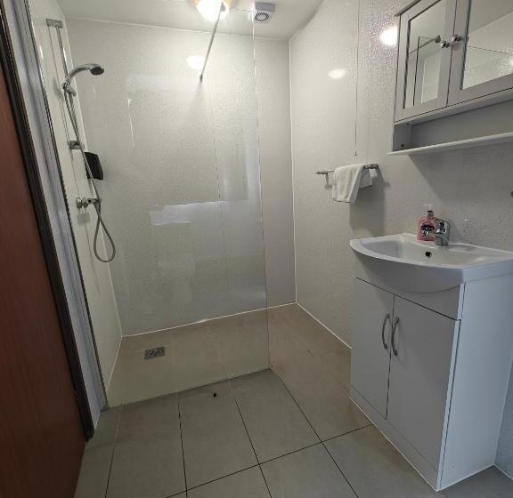 اتاق استاندارد, Little Foxes Hotel & Gatwick Airport Parking