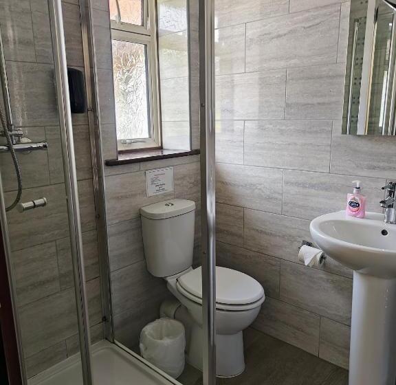 اتاق استاندارد, Little Foxes Hotel & Gatwick Airport Parking
