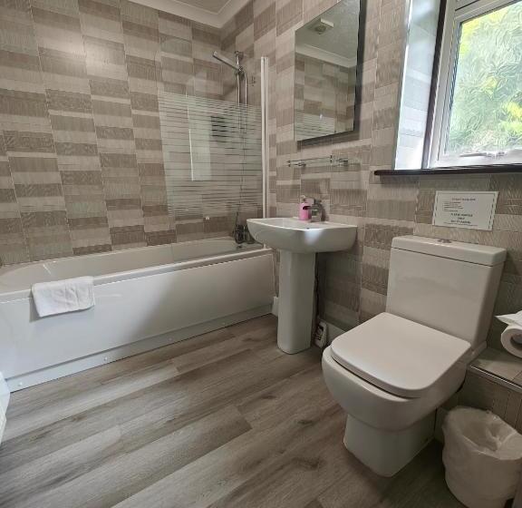 اتاق استاندارد سه نفره, Little Foxes Hotel & Gatwick Airport Parking