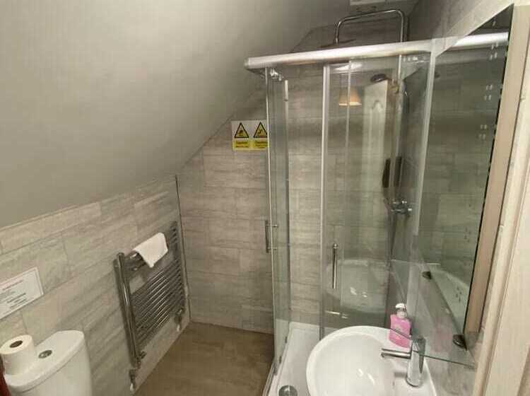 اتاق استاندارد یک نفره, Little Foxes Hotel & Gatwick Airport Parking