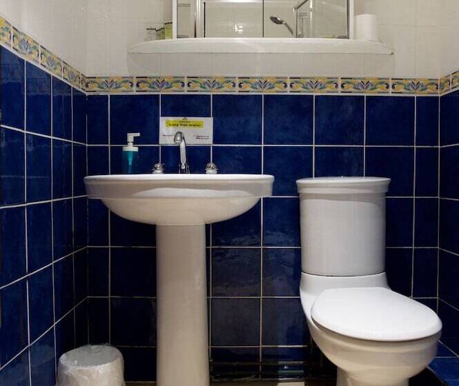 اتاق استاندارد یک نفره, Little Foxes Hotel & Gatwick Airport Parking