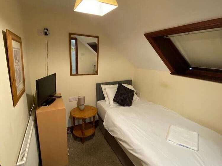 اتاق استاندارد یک نفره, Little Foxes Hotel & Gatwick Airport Parking