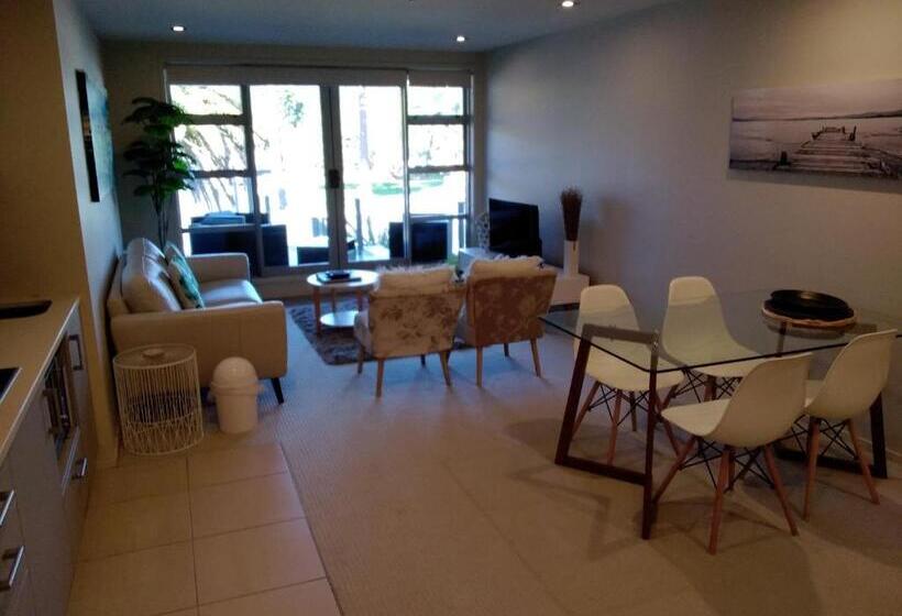 آپارتمان 2 خوابه, Esplanade Apartments