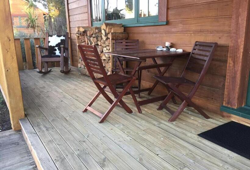 Хижина, The River Lodge