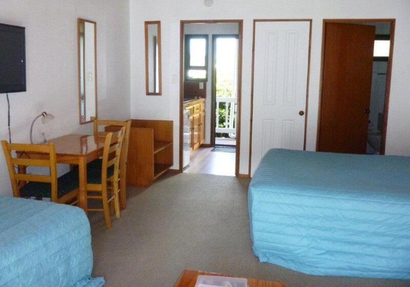 스탠다드 스튜디오, Austria Motel