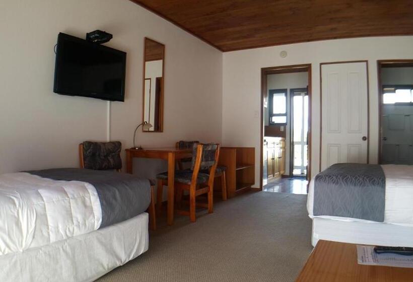스탠다드 스튜디오, Austria Motel