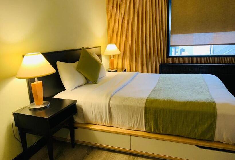 Quarto Estandar, At The Waldorf