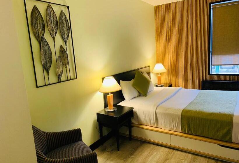 Quarto Estandar, At The Waldorf
