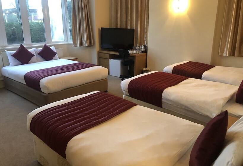 חדר משפחתי, Gatwick Inn
