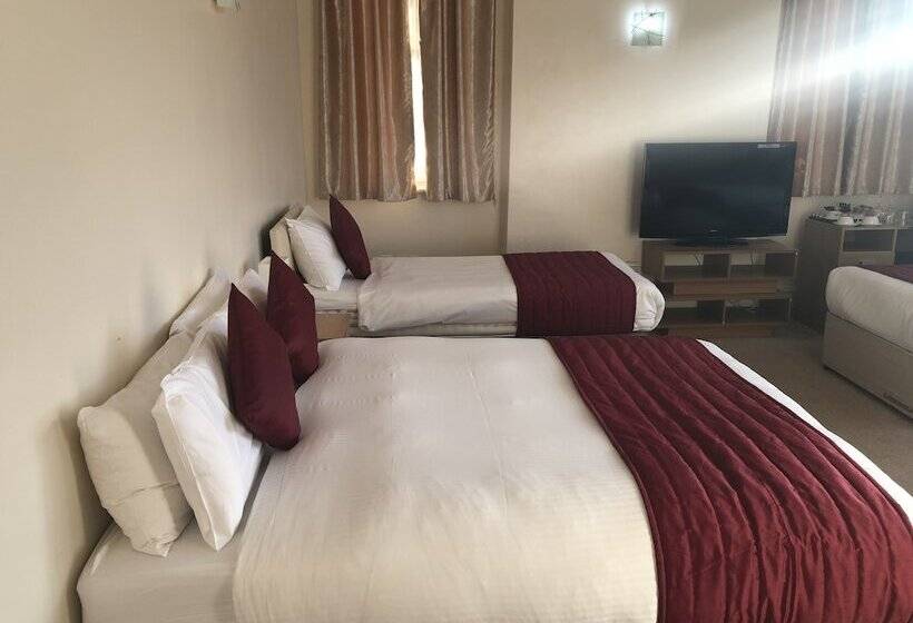 חדר משפחתי, Gatwick Inn