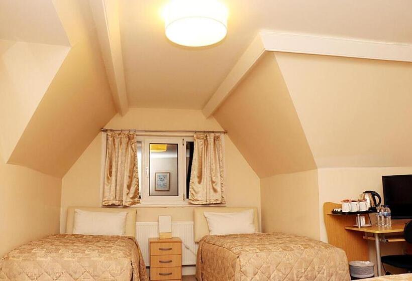 四人标准间, Gatwick Inn