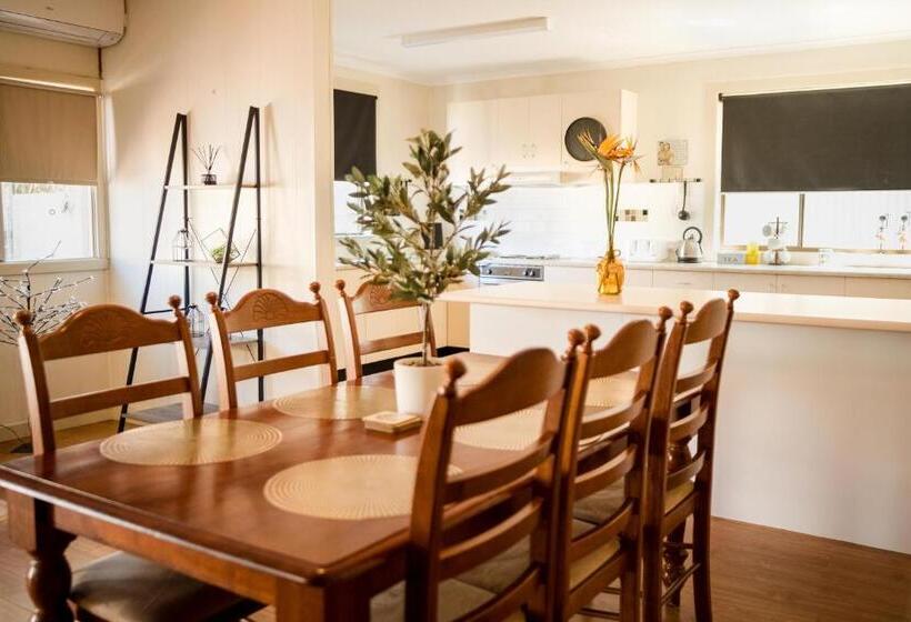 Апартаменты 3 Спальни, Bidgee Motor Inn