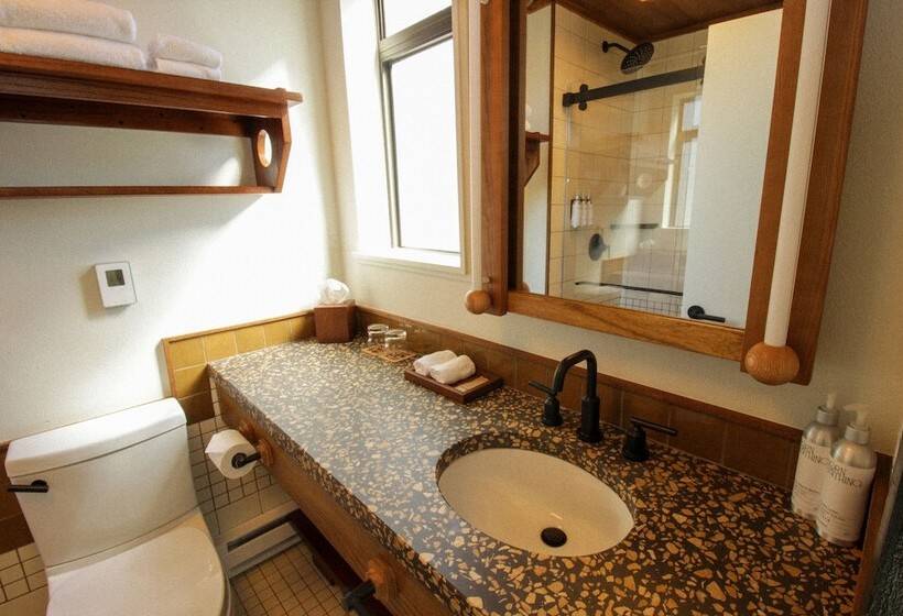 스탠다드 룸 킹사이즈 침대, Lodge At Marconi