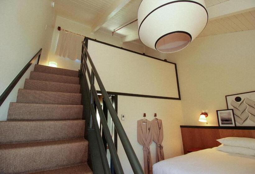 디럭스 룸 킹사이즈 침대, Lodge At Marconi