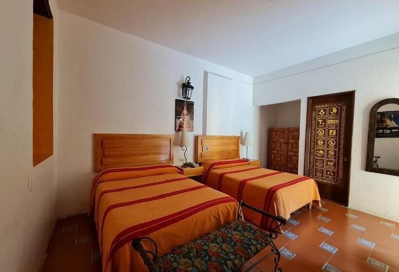 اتاق پریمیوم چهارنفره, Posada Del Centro