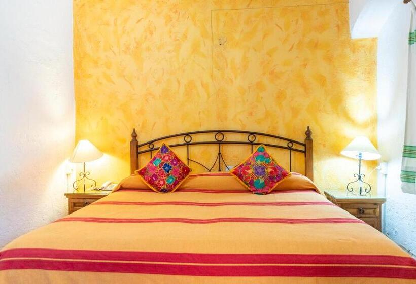 اتاق پریمیوم چهارنفره, Posada Del Centro