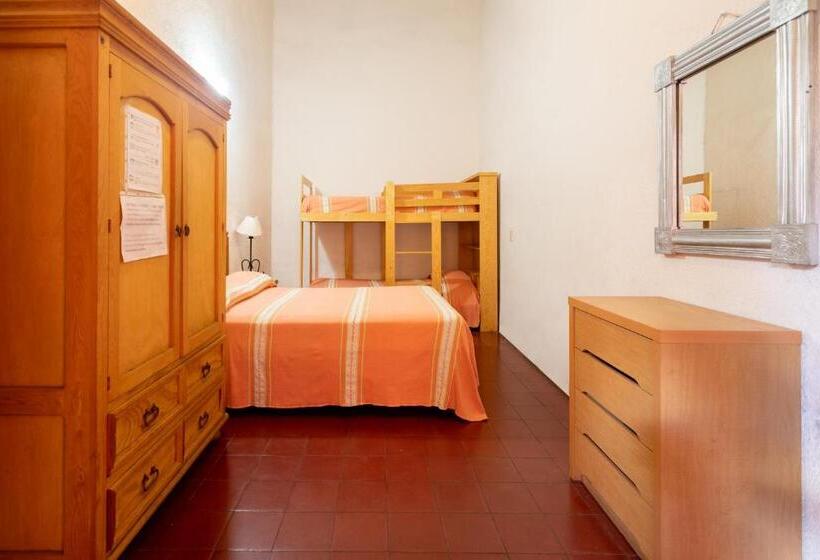 اتاق استاندارد چهارنفره با سرویس بهداشتی مشترک, Posada Del Centro