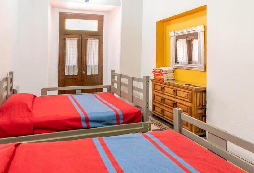 اتاق خانوادگی با سرویس بهداشتی مشترک, Posada Del Centro