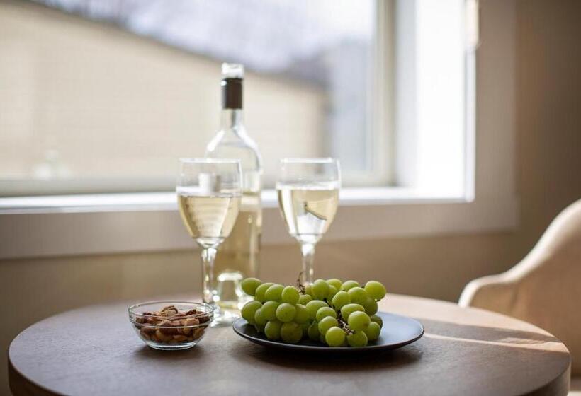 스탠다드 발코니 스튜디오, Stirling All Suites