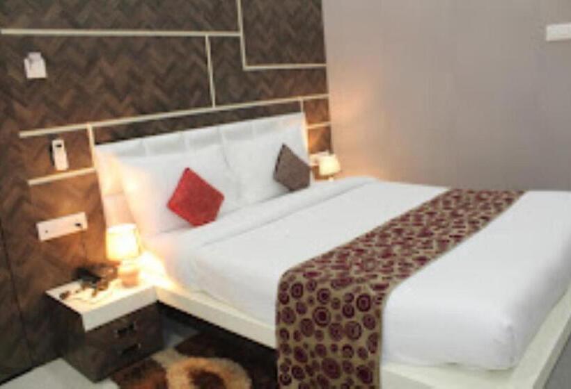 Номер Deluxe, Goroomgo Z Square Aurangabad