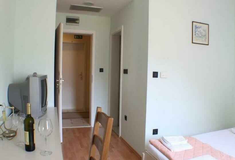 اتاق استاندارد با چشم‌انداز دریا, Guesthouse Aurora
