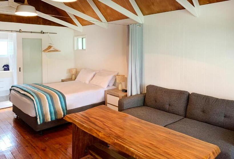 Хижина, Airlie Beach Magnums   Adults Only