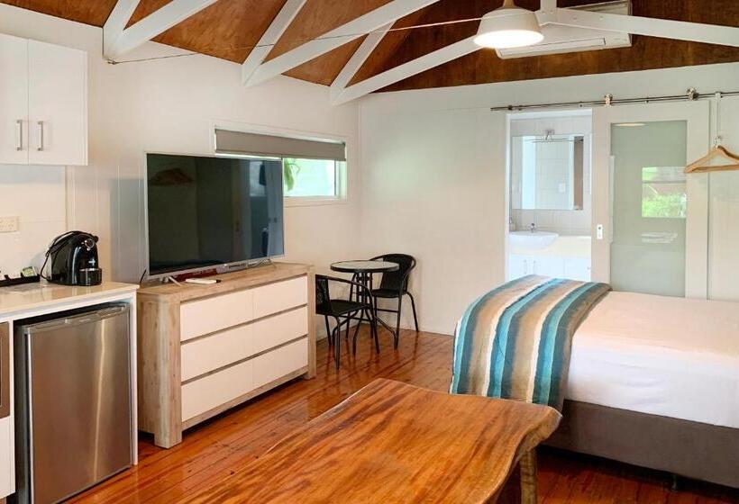 Хижина, Airlie Beach Magnums   Adults Only