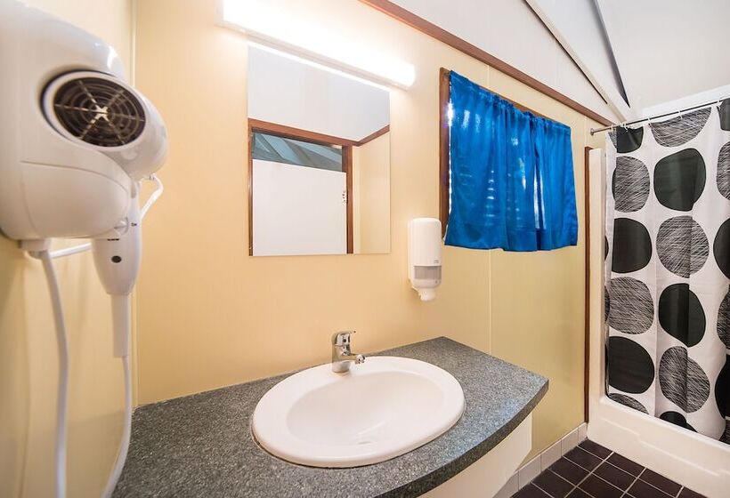 Хижина, Airlie Beach Magnums   Adults Only