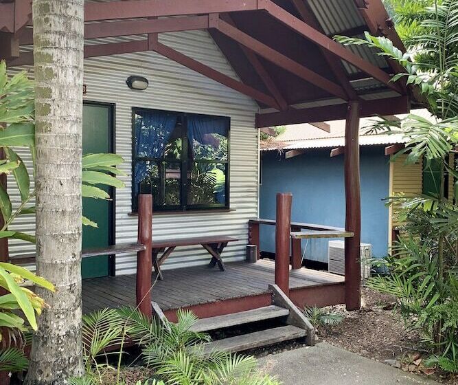 Хижина, Airlie Beach Magnums   Adults Only