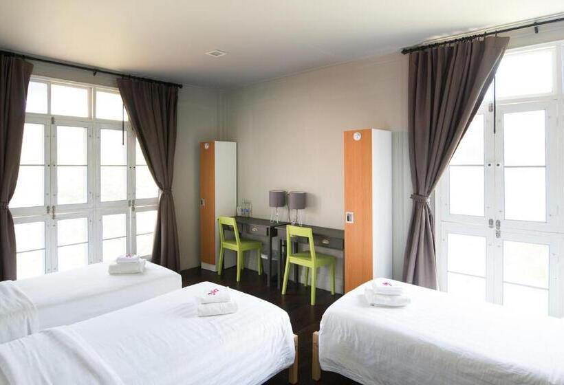 Трехместный Номер Стандарт Совместная Ванная, Dorm Of Happiness By Tharaburi Resort
