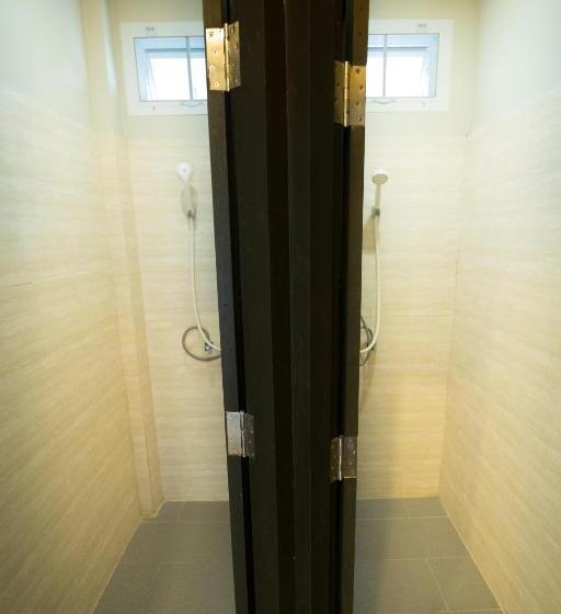 Трехместный Номер Стандарт Совместная Ванная, Dorm Of Happiness By Tharaburi Resort