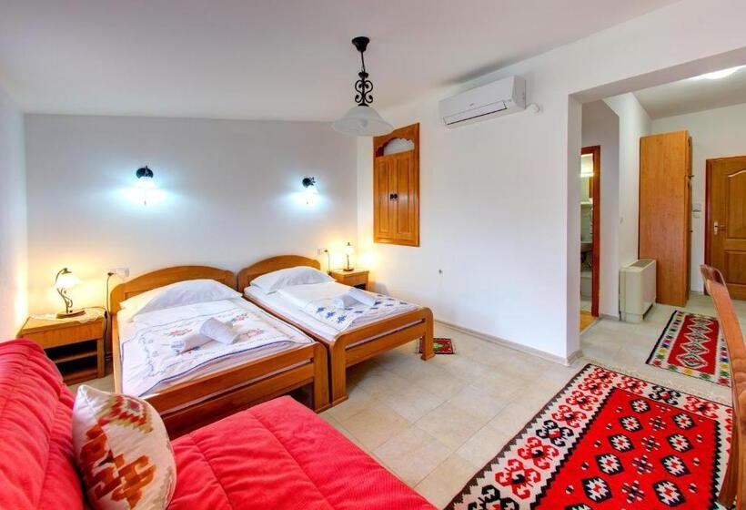 Standard Triple Room with Terrace, Almira