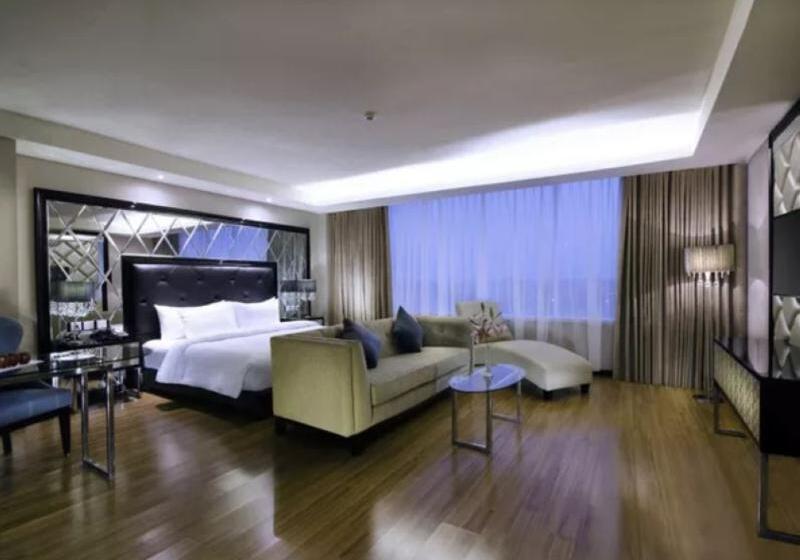 Полулюкс, The Alana Hotel & Convention Center Solo By Aston