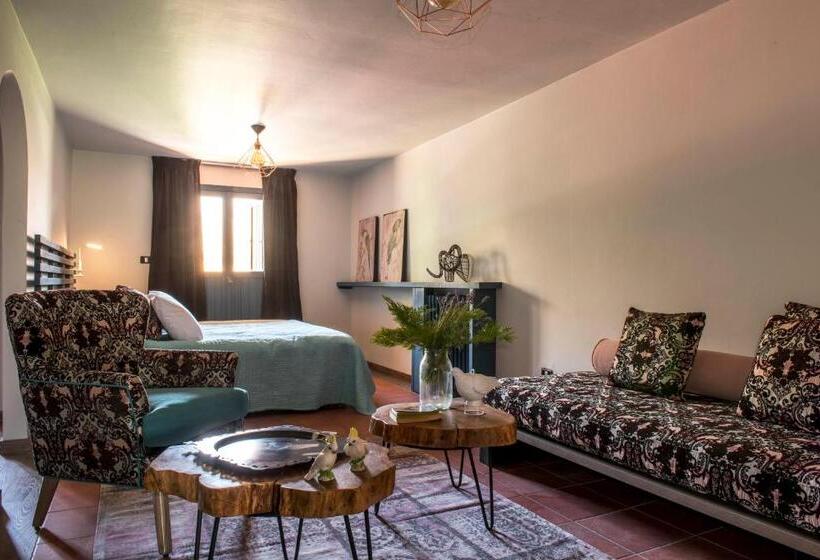 سوییت, La Maison Des Cèdres