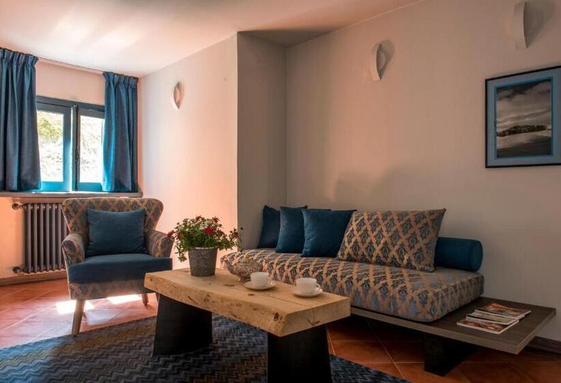 سوییت جونیور, La Maison Des Cèdres